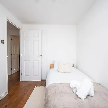 Greenwich House 10 Mins To O2 - Free Parking Pass The Keys * London