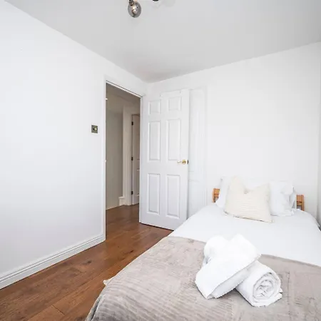 Holiday home Greenwich House 10 Mins To O2 - Free Parking Pass The Keys