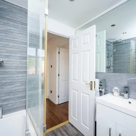 Greenwich House 10 Mins To O2 - Free Parking Pass The Keys Holiday home *