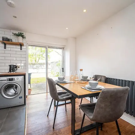 Greenwich House 10 Mins To O2 - Free Parking Pass The Keys Holiday home
