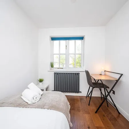 Holiday home Greenwich House 10 Mins To O2 - Free Parking Pass The Keys *