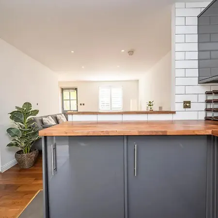 Holiday home Greenwich House 10 Mins To O2 - Free Parking Pass The Keys London