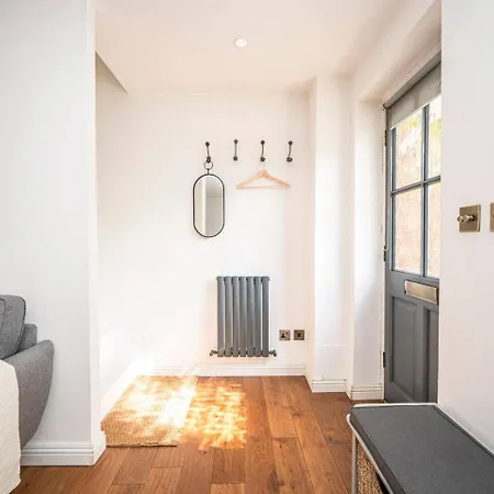 Holiday home Greenwich House 10 Mins To O2 - Free Parking Pass The Keys London