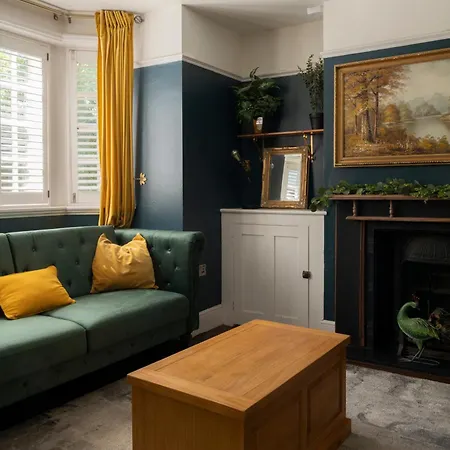 Apartment Parea Living - Spacious North House With Big Garden London