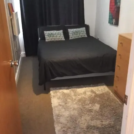 Comfy With Shared Bathroom * London