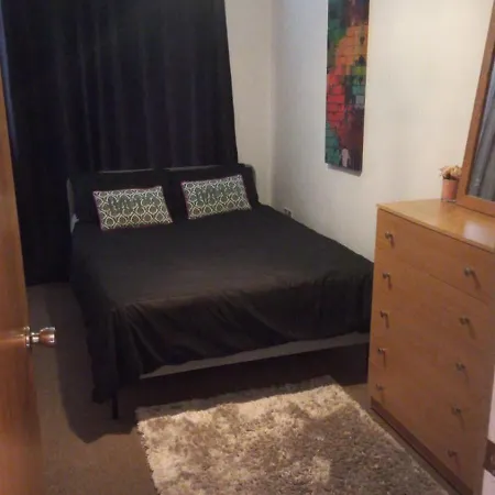 Comfy With Shared Bathroom * London