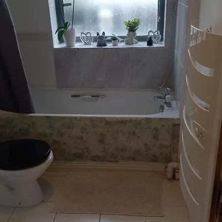 Comfy With Shared Bathroom Homestay