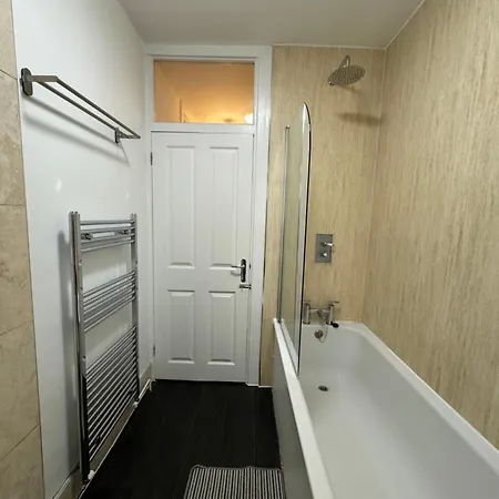 Apartment Manor Court London