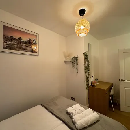 Apartment Manor Court