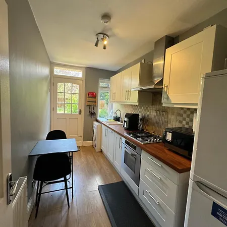 Apartment Manor Court *