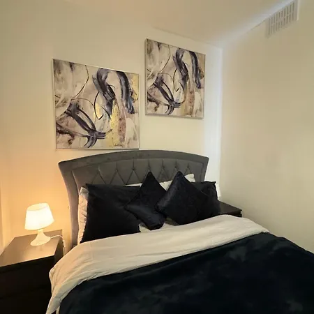 Apartment Manor Court *