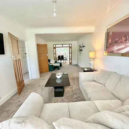 Long Term Comfort - Modern 3br Retreat With Free Parking & Wifi * Enfield