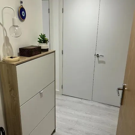 Wonderful En-suite Bedroom - With Bruno Hounslow