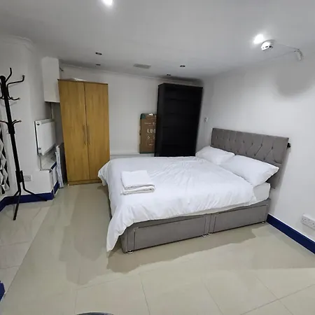 Apartment Savers Close To Emirates Stadium!