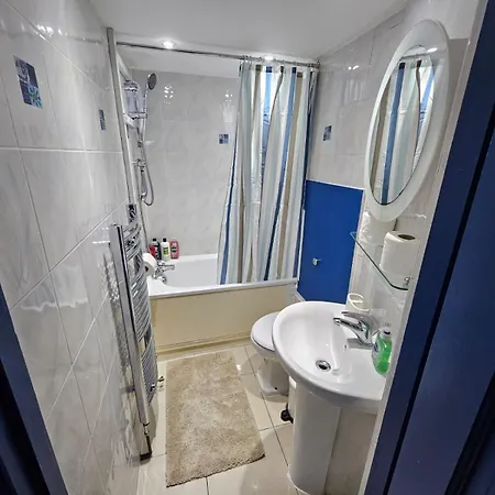 Apartment Savers Close To Emirates Stadium! London