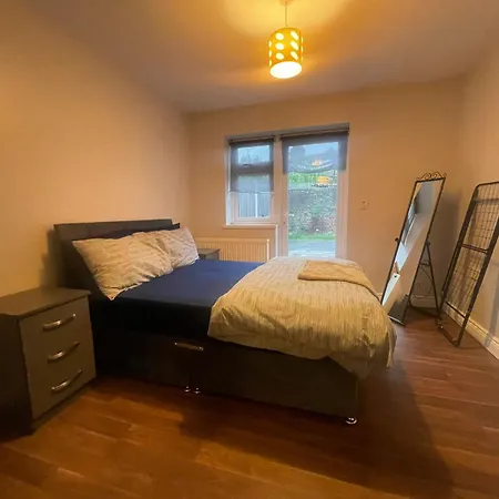 Garden Apartment *