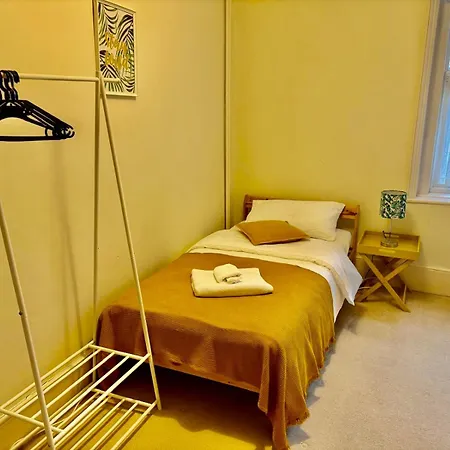 Family Flat In Kingston Upon Thames Apartment *