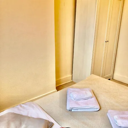 Family Flat In Kingston Upon Thames Apartment *