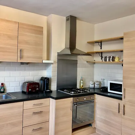 Family Flat In Kingston Upon Thames Apartment