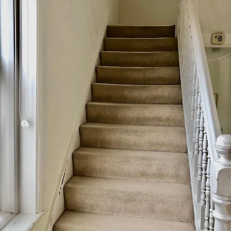 Family Flat In Kingston Upon Thames Apartment *