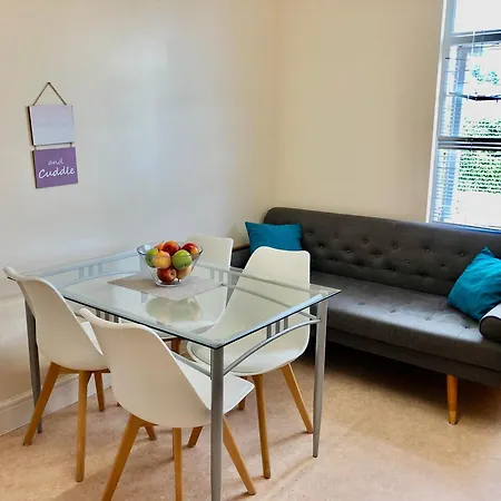 Family Flat In Kingston Upon Thames