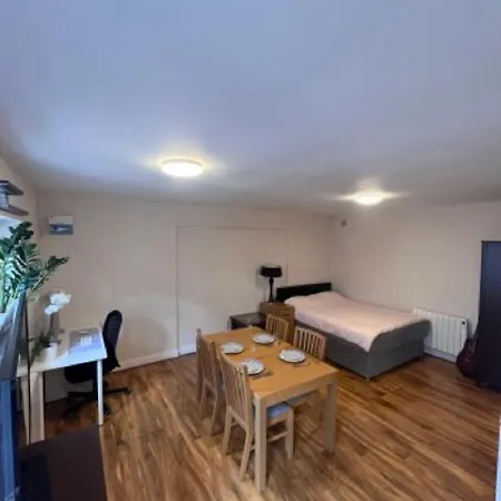 In London Apartment *