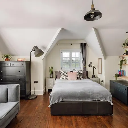 Apartment Parea Living - Spacious North House With Big Garden London