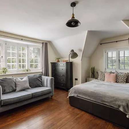 Parea Living - Spacious North House With Big Garden Apartment *