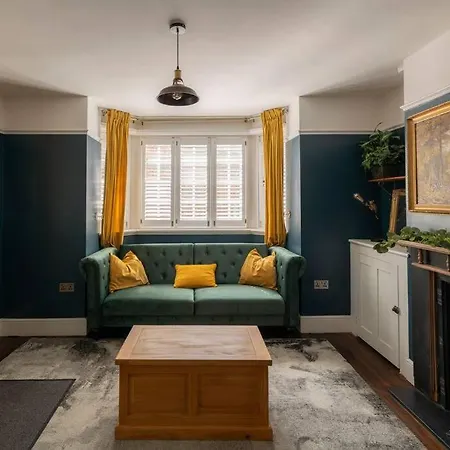 Parea Living - Spacious North House With Big Garden Apartment *