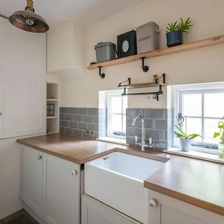 Parea Living - Spacious North House With Big Garden * London