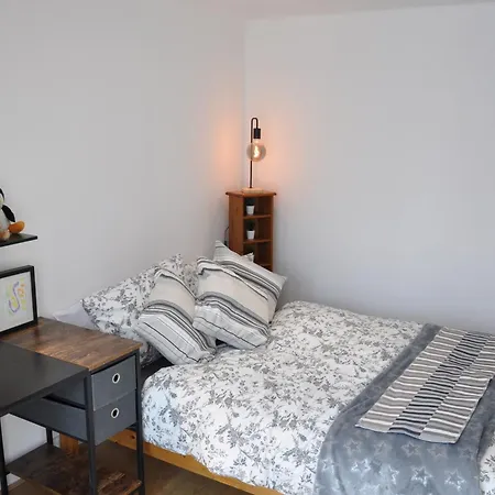 Modern Ground Floor In Canary Wharf, Free Parking Apartment London
