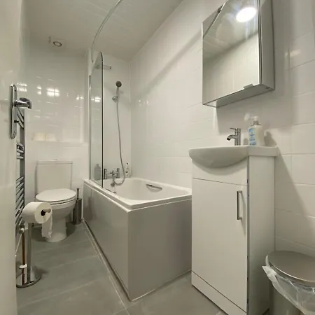 Comfy Private Bedrooms Across The Euston Station London