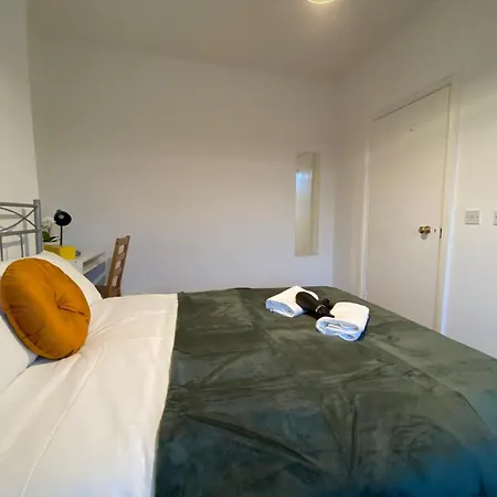 Comfy Private Bedrooms Across The Euston Station Guest house London