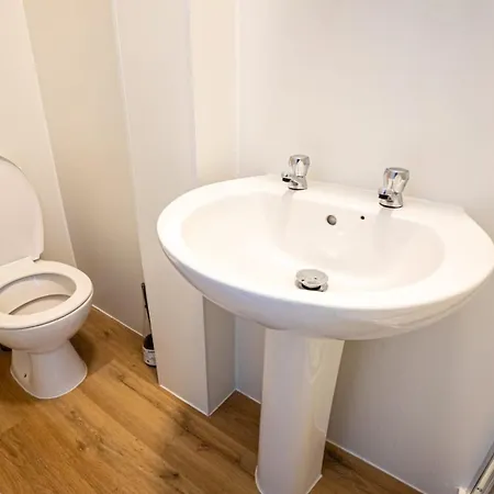 Docklands Near Excel And Airport 2 Double Ensuites For Up To 4 People Homestay London
