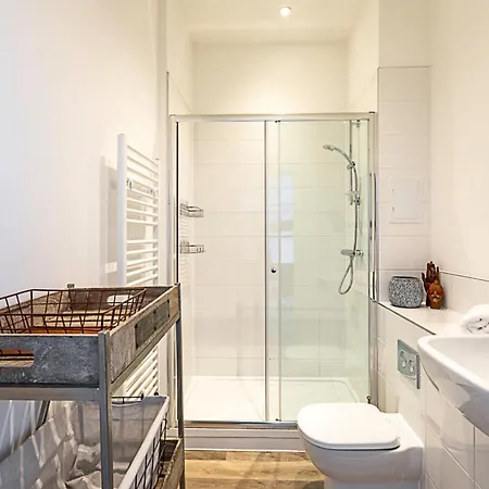 Contemporary Victorian Apartment *