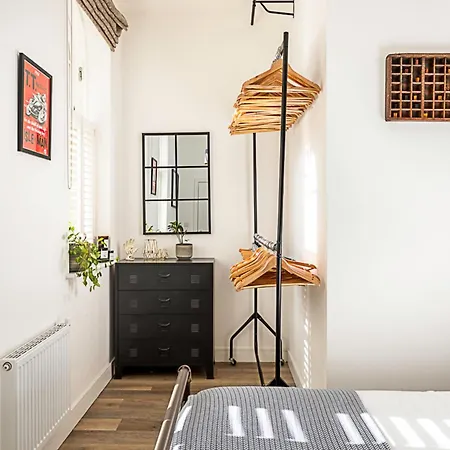 Contemporary Victorian Apartment