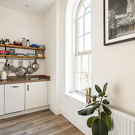 Contemporary Victorian Apartment