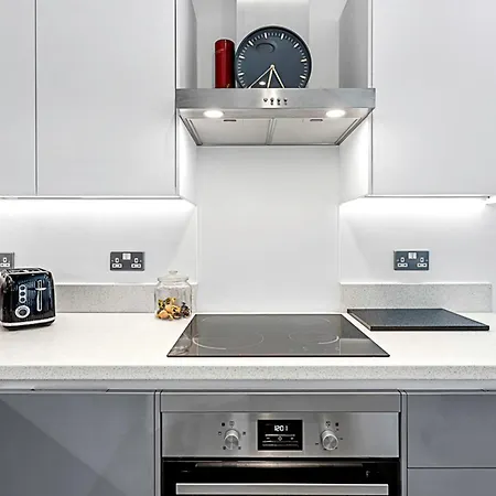 Apartment Stylish Flat In Battersea Reach