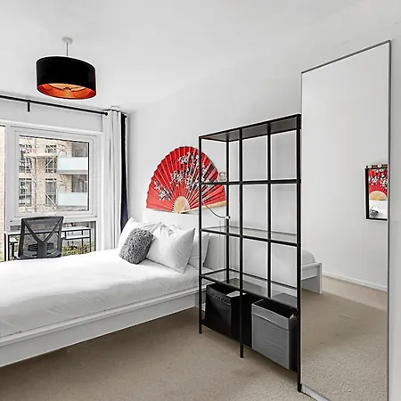 Stylish Flat In Battersea Reach Apartment