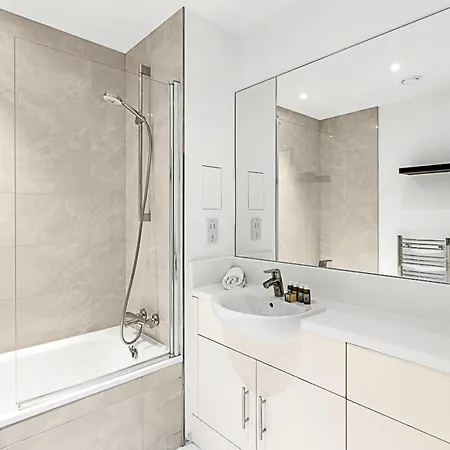 Stylish Flat In Battersea Reach Apartment London