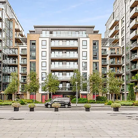 Stylish Flat In Battersea Reach Apartment *
