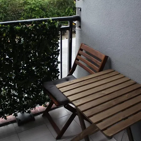 Apartment 2 Bedroom Entire Flat 2 Minutes From Underground London