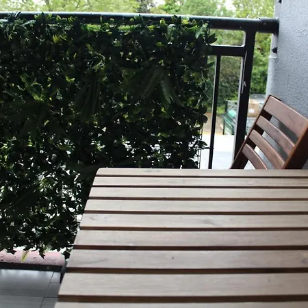 Apartment 2 Bedroom Entire Flat 2 Minutes From Underground *