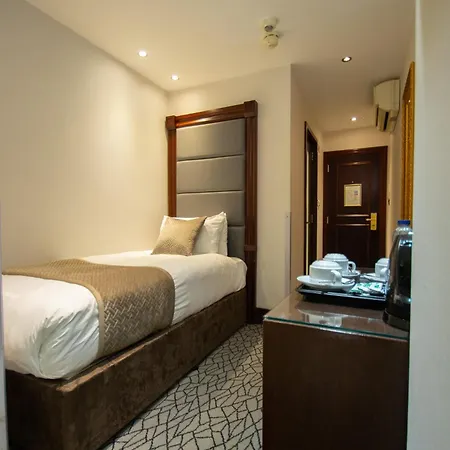 Hyde Park International Hotell 4*