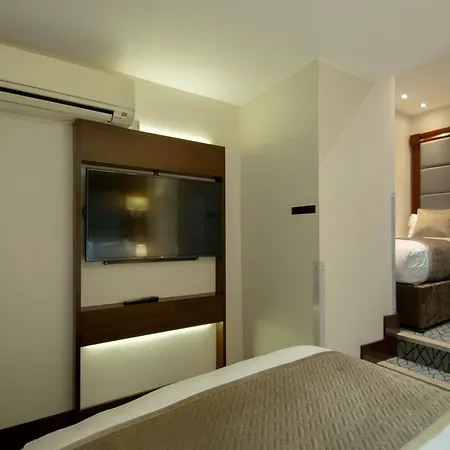 Hyde Park International 4* London