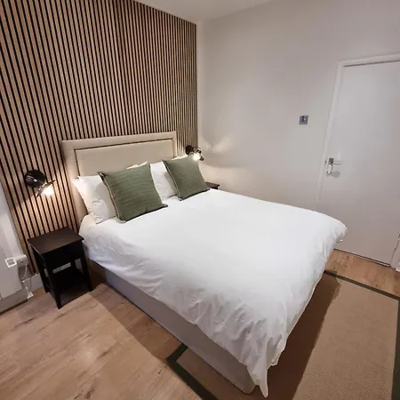 Guest house Victoria London