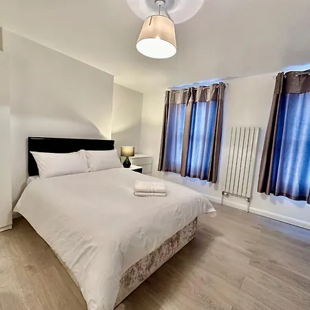 Guest house Westferry London