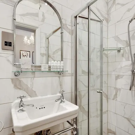 Bright Camberwell Georgian Appartement