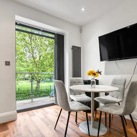 2 Bed 2 Bath Balcony View Wimbledon Tennis Casa vacanze Londra