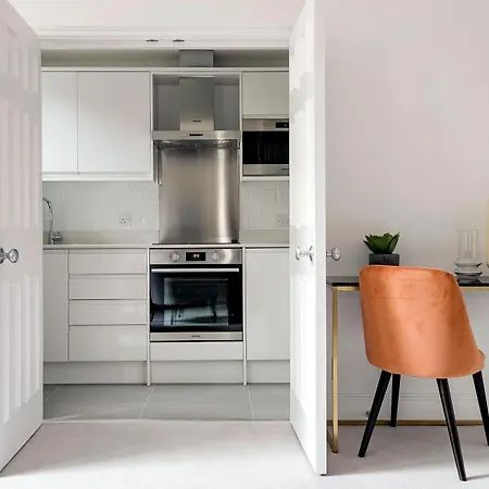 3 Sloane Gardens 2* London